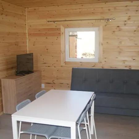 Modrzewie 펜션 미에드지레시